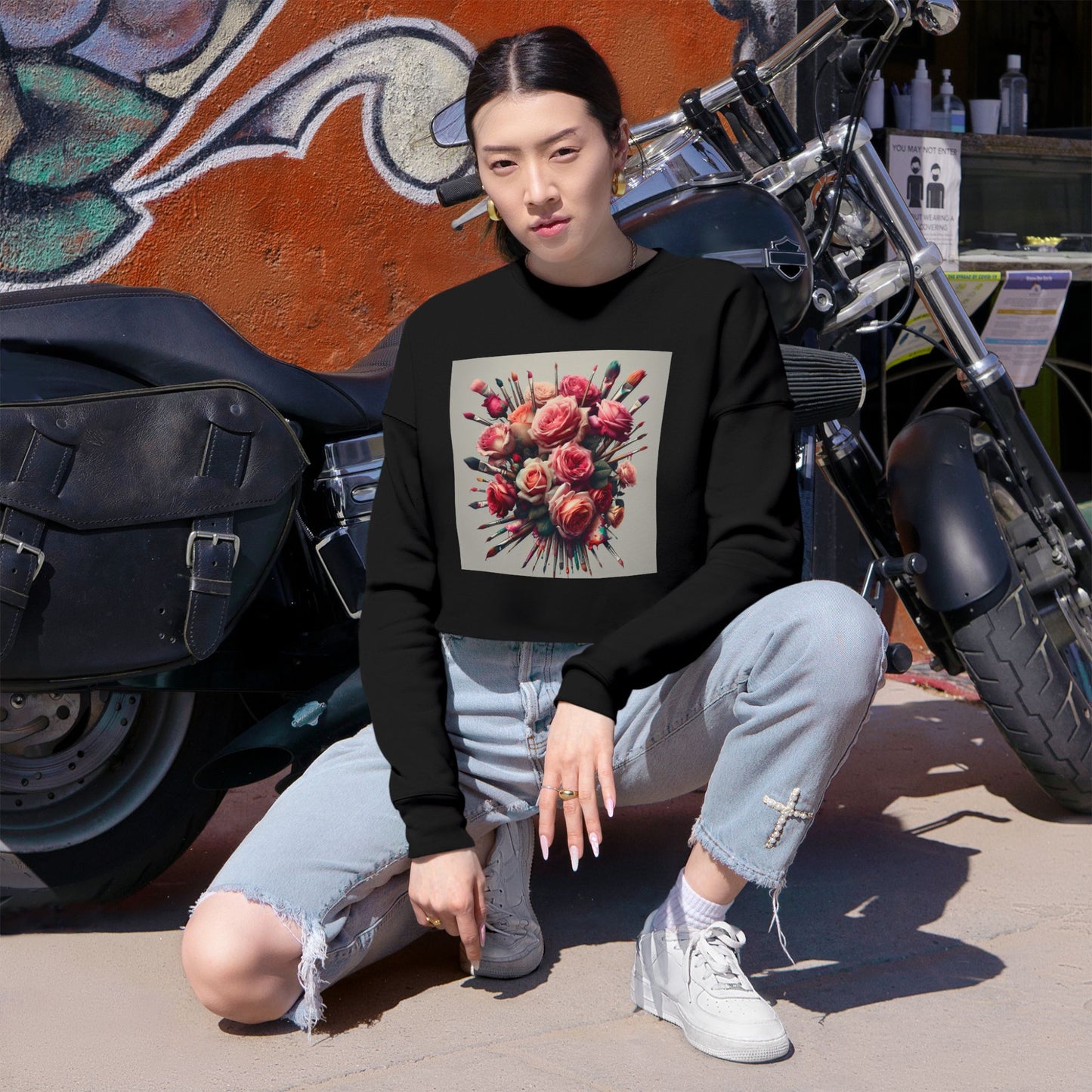 Roses and paint brushes Women's Cropped Sweatshirt