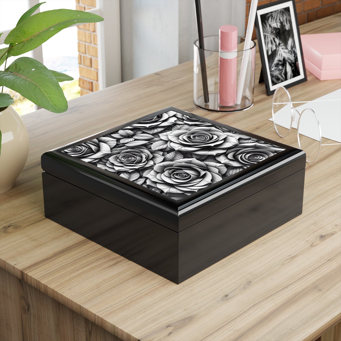 Jewelry Box l black and white roses
