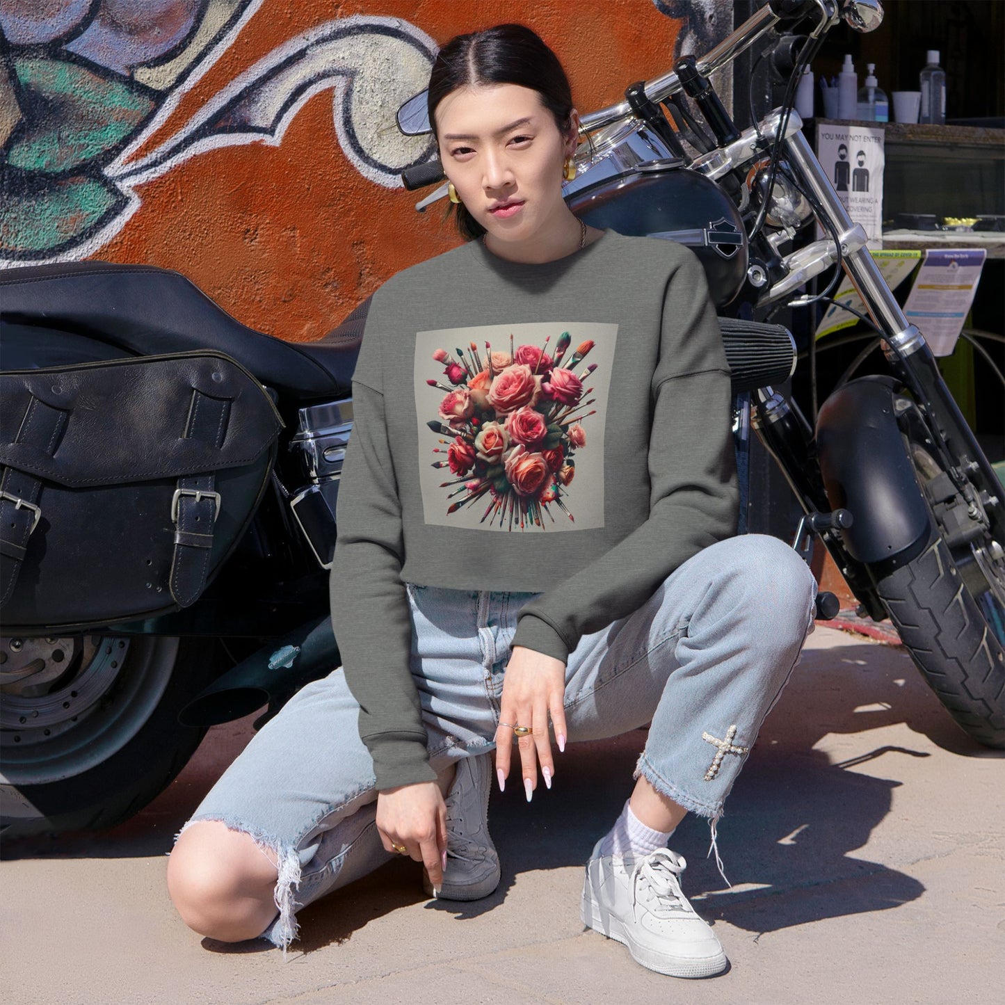 Roses and paint brushes Women's Cropped Sweatshirt